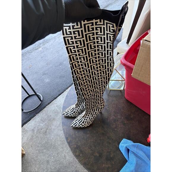 Abata Dazed Women’s Knit Heeled Boots Black White Geometric Size 10